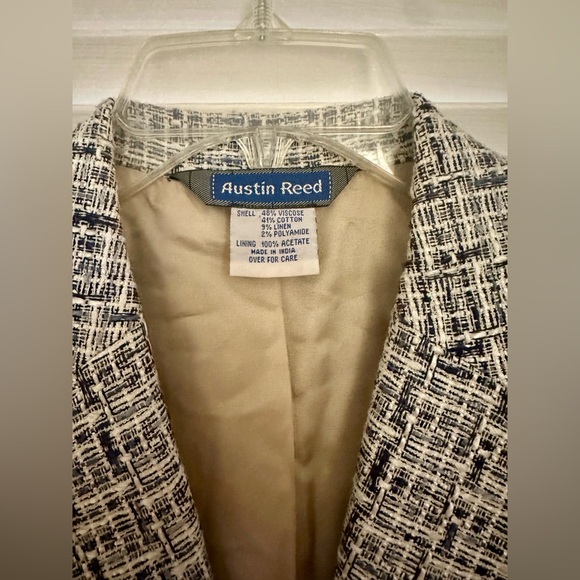 Vintage Navy Austin Reed Blazer - Picture 2 of 5